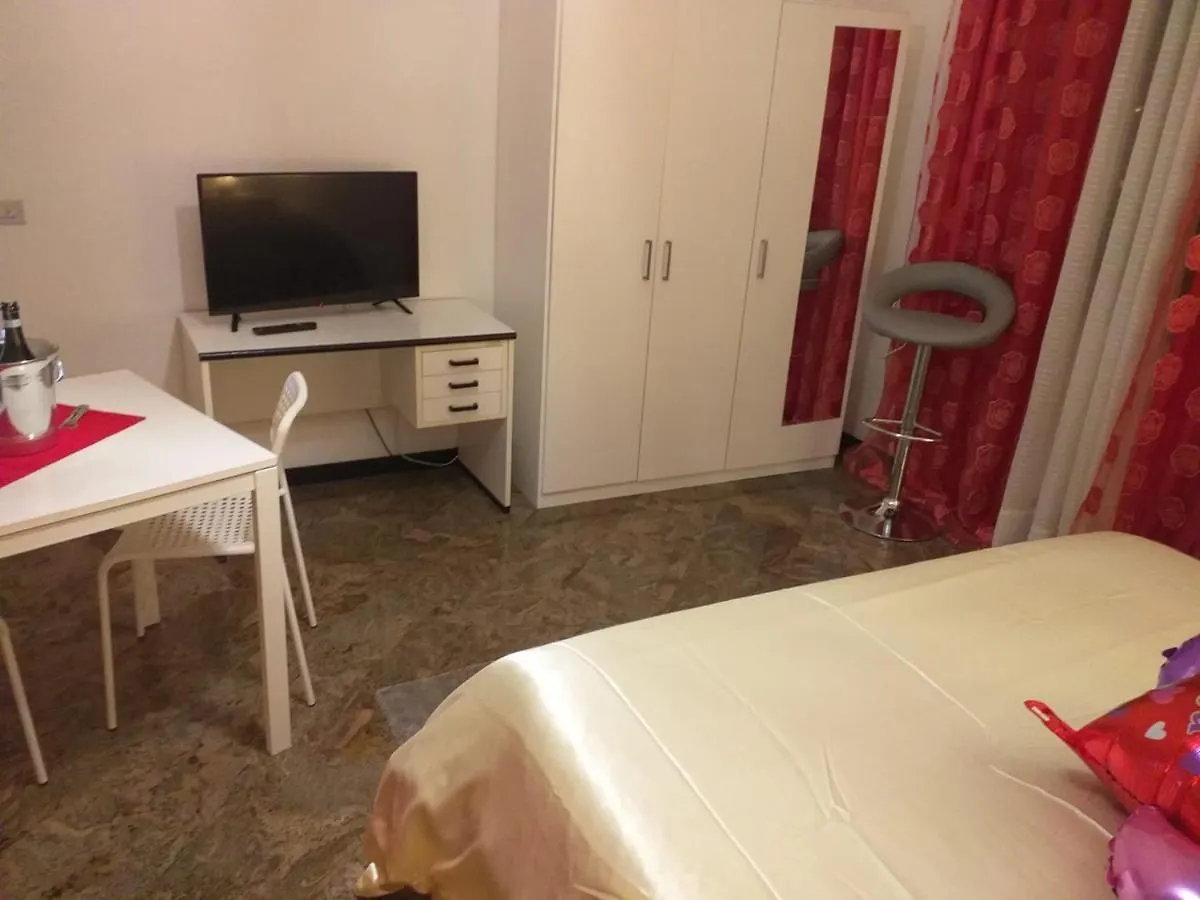 Executive Center Rooms Bari 0*,
